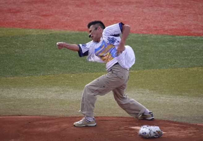 柳沢慎吾 浜スタで「日本一長い始球式」