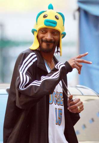 コテハンを有名人にして、ブレないコメントをするトピ