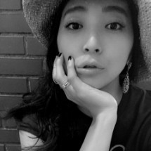唇が不自然すぎる……浜崎あゆみの新“お直し”ジャケット写真が、またまた物議