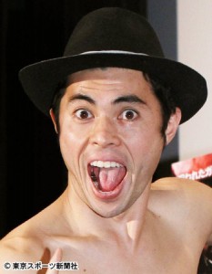 小島よしおが子供向け営業で稼ぐ額、1日十数件ハシゴで年収1億円も？