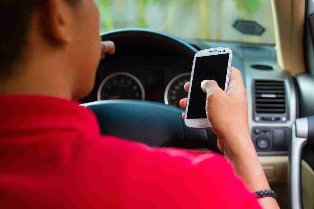運転中スマホを許せますか？