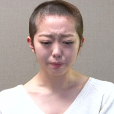 AKB48峯岸みなみ 8月9日に「ハグの日」とツイートし炎上