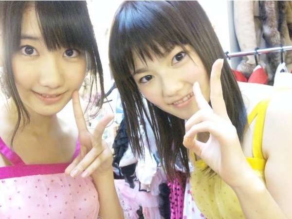 AKB48柏木由紀が高橋みなみの露出度高すぎな「セレブすぎる私服姿」を投稿して話題に