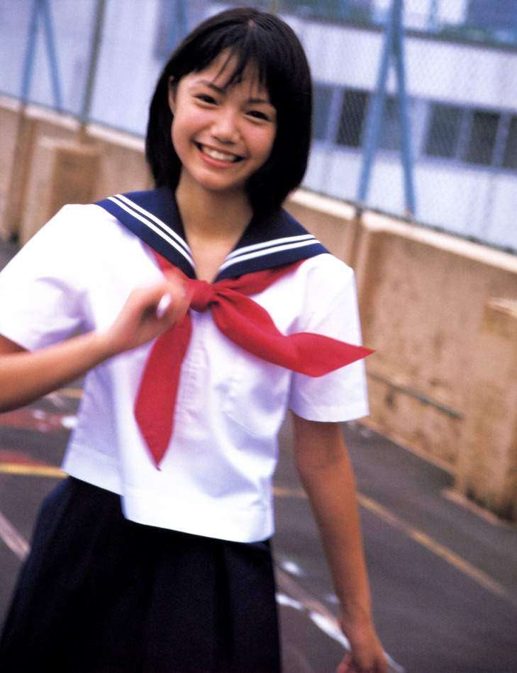 夏の制服姿の芸能人画像を貼っていこう!!