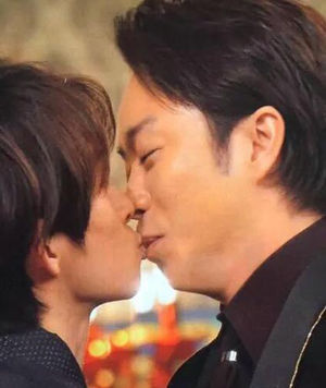V6三宅健がド変態すぎるとネット上で話題に「ドスケベ」「岡田准一の膝が一番イイ」