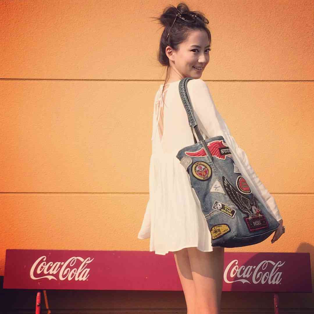 河北麻友子のパンチラギリギリの美脚ショットに歓喜！「安心して下さい、履いてますよ」