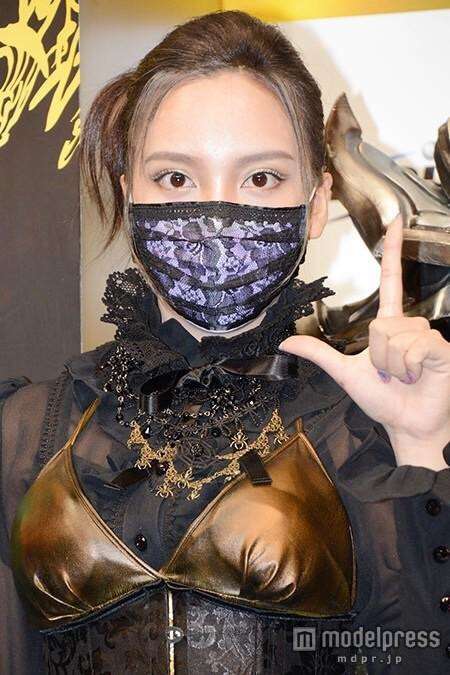 ざわちん、秋元才加メイクに挑戦。痩せて「シックスパック狙います！」