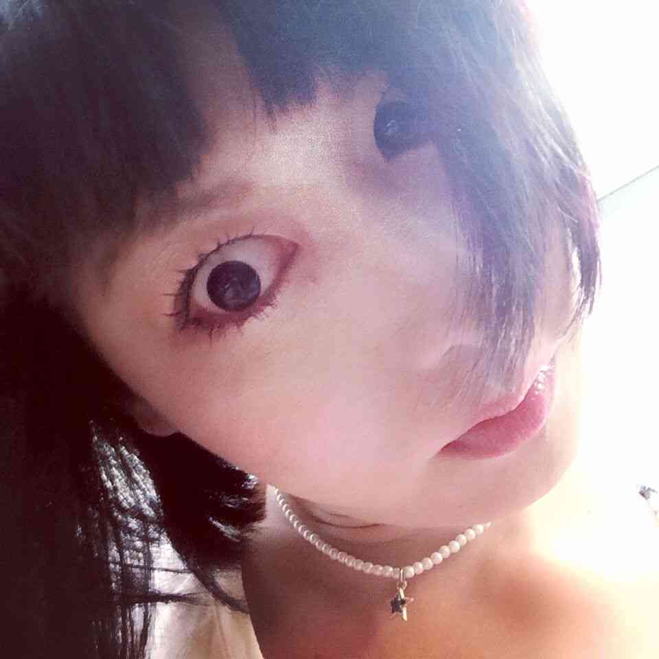 【ホラー注意？】鳥居みゆきの「寝違えた」写真が怖すぎる。「首が一回転しそうです」「目落ちそうっすよ！」