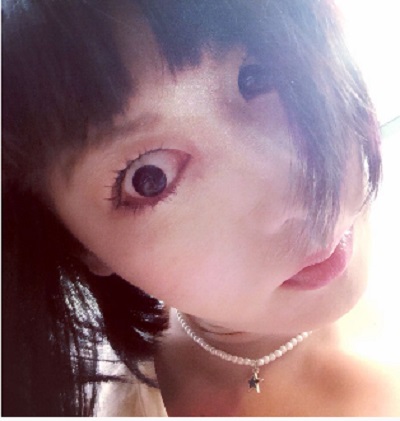 鳥居みゆきの「寝違えた」写真が怖すぎる。「首が一回転しそうです」「目落ちそうっすよ！」 | Techinsight|海外セレブ、国内エンタメのオンリーワンをお届けするニュースサイト