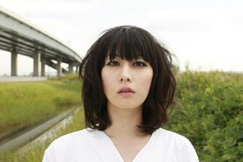 【ホラー注意？】鳥居みゆきの「寝違えた」写真が怖すぎる。「首が一回転しそうです」「目落ちそうっすよ！」