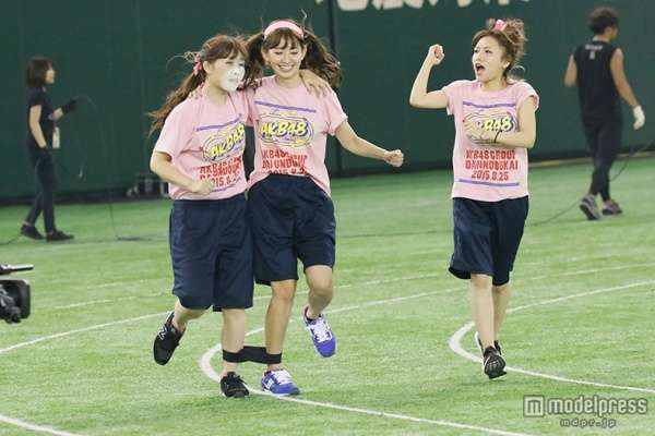AKB48小嶋陽菜のツインテールが“可愛すぎる”と話題「27歳に見えない」「天使じゃん」