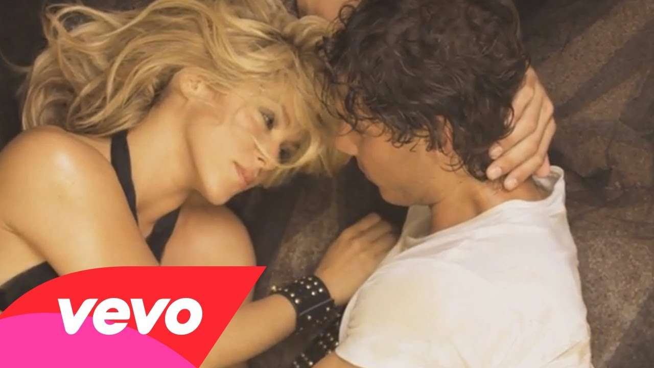 Shakira - Gypsy - YouTube
