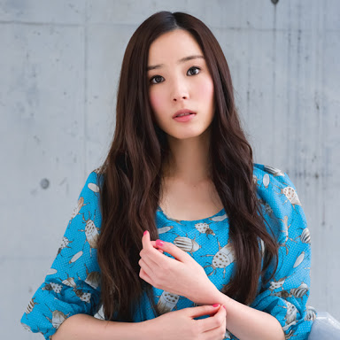 剛力彩芽、CMで1人3役挑戦　久々にセミロングも