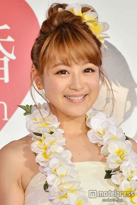 鈴木奈々、体重を公開　ランジェリー姿でスリムボディをアピール