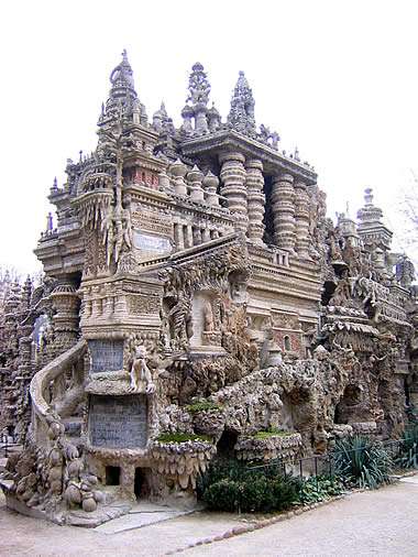 郵便配達夫「シュヴァル」の理想宮 