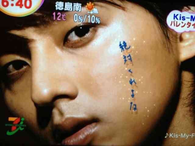 家ではするけど外ではしないこと