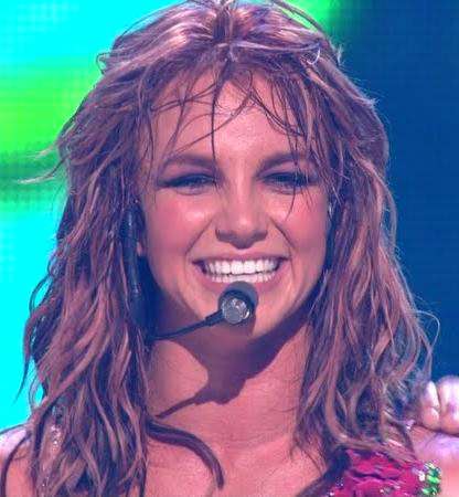 テイラー・スウィフト美くびれ見せ、マイリー・サイラス過激露出 セレブのSEXYドレススタイル【VMA2015】