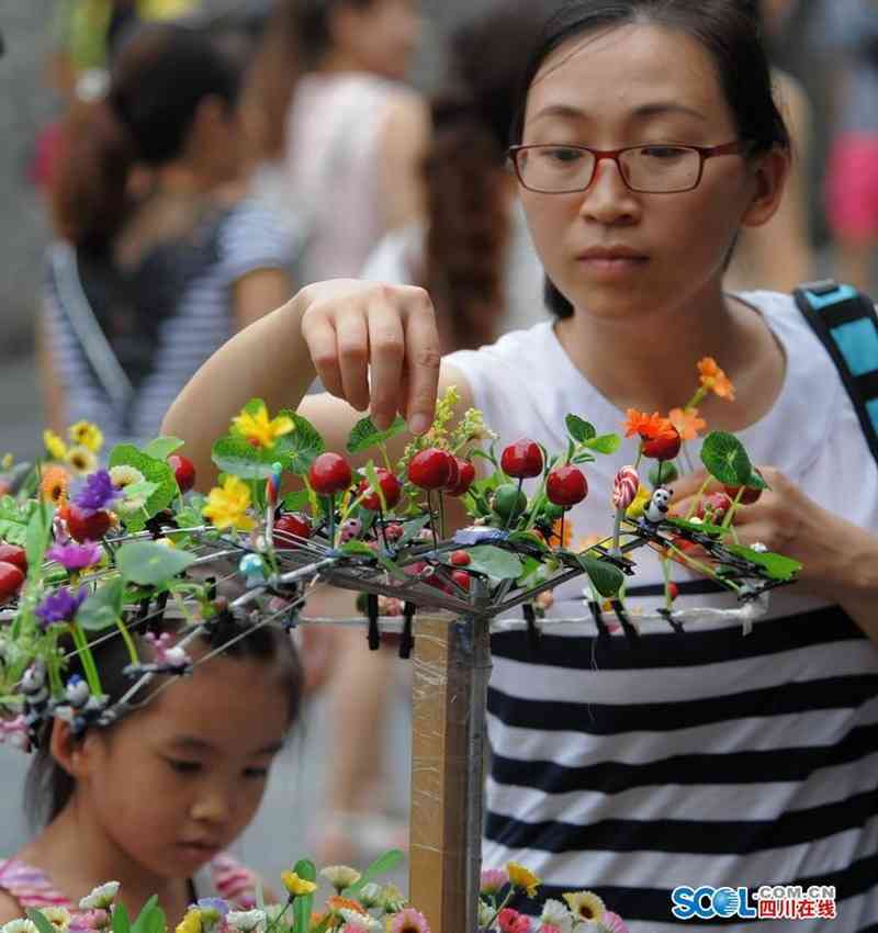 頭から発芽したように見えるヘアアクセサリーが中国・四川省で流行中