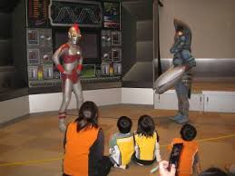 コテハンを有名人にして、ブレないコメントをするトピ