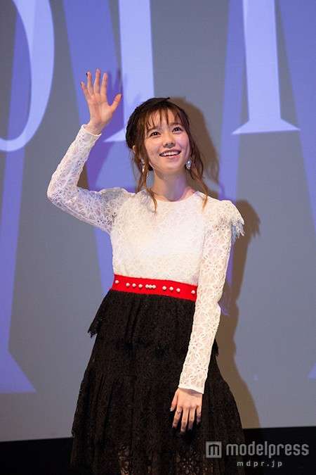 AKB48島崎遥香、ヨーロッパデビュー フランス語披露で熱狂の渦に