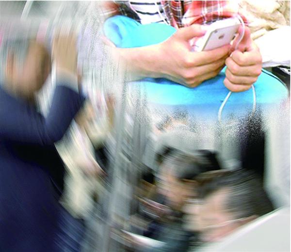 【暮らしの注意報】「目の前のおっさん、きもい（笑）」　若い女性の中高年盗撮、ＳＮＳ投稿で訴訟も（1/3ページ） - 産経ニュース