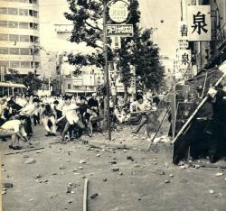 【安保採決】自民大沼瑞穂議員が民主津田弥太郎議員に引き倒されてるシーンが酷い(動画有)