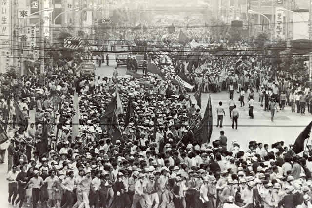 【安保採決】自民大沼瑞穂議員が民主津田弥太郎議員に引き倒されてるシーンが酷い(動画有)