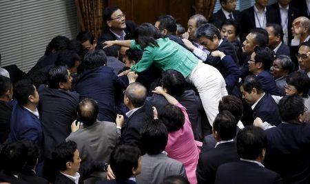 Japan takes key step to passage of security bills despite protests - Yahoo News