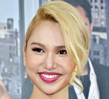 水沢アリー　破局質問に笑顔も「芸術に触れて踏み台にしたい」