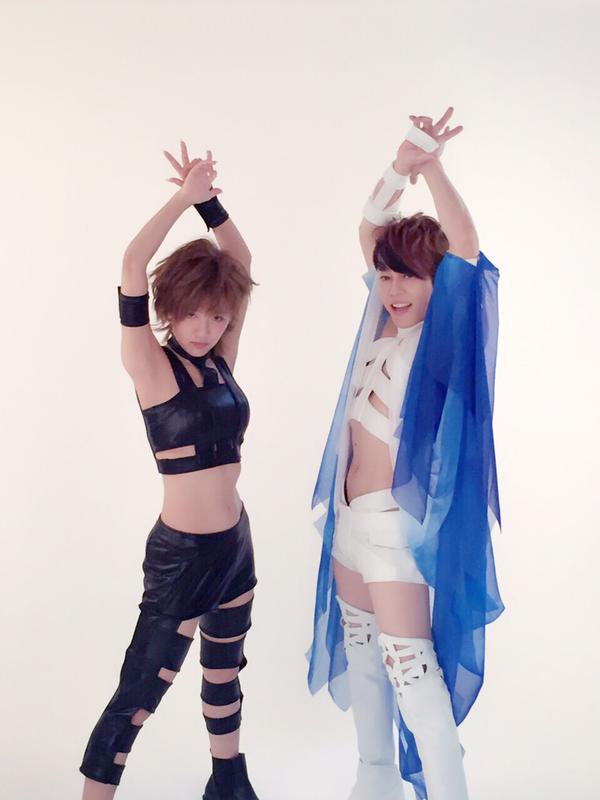 AKB48高橋みなみ、TM西川貴教の伝説のHOT LIMITコスを披露!