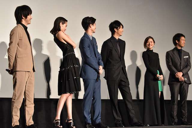 榮倉奈々、大胆SEXYドレスに岡田准一「背中開き過ぎ」 ラブシーン回顧で耳真っ赤