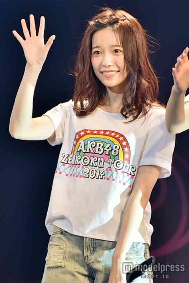休養中のAKB48島崎遥香、パリへ　主演作で映画祭参加「いってきまーす」