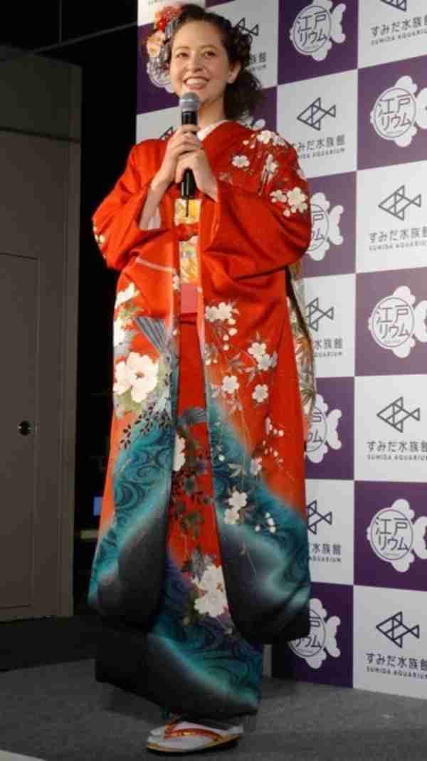 春香クリスティーン、“おひとり様”すぎて破局した？　席バラバラの仰天デート明かす | RBB TODAY
