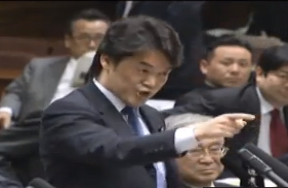 【安保採決】自民大沼瑞穂議員が民主津田弥太郎議員に引き倒されてるシーンが酷い(動画有)