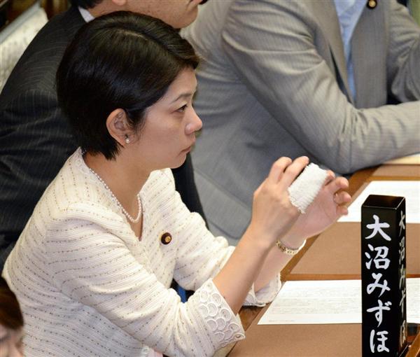 【安保採決】自民大沼瑞穂議員が民主津田弥太郎議員に引き倒されてるシーンが酷い(動画有)