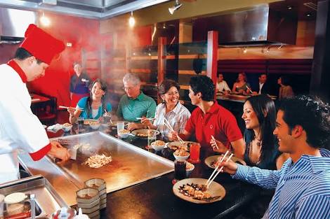 重症の米女優トリ・スペリングが日本食店提訴、火鉢に転倒で要皮膚移植の大やけど。