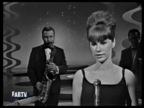 Astrud Gilberto & Stan Getz: The Girl From Ipanema- 1964 - YouTube