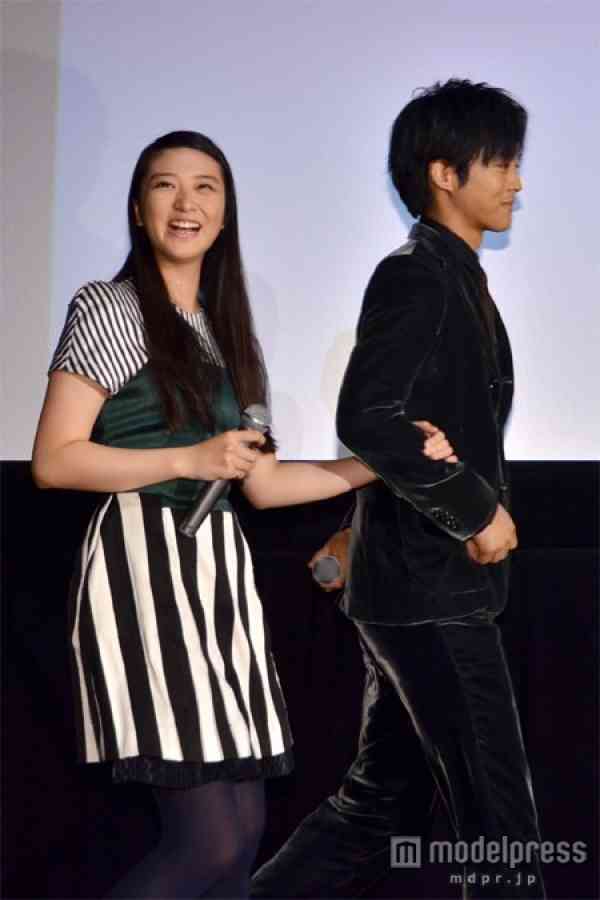 武井咲、松坂桃李と腕組み「桃李くんで本当に良かった」 - モデルプレス