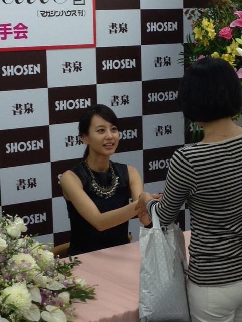「見習ってほしい」の声が続出！桐谷美玲が握手会でするオヤジ殺し対応とは？