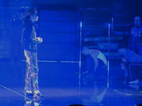 Michael jackson Beatboxing and Singing Speechless This is It - YouTube