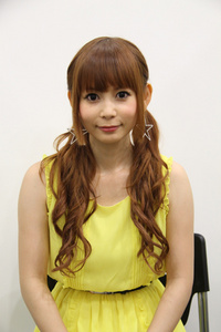 しょこたんこと中川翔子がセーラームーンに変身。“ムーンプリズムパワー”で脚が長く!?