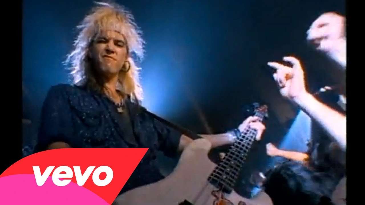 Guns N' Roses - Welcome To The Jungle - YouTube