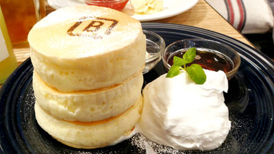 極厚なのに驚きのふんわりやわらかパンケーキ「ホワイトスフレパンケーキ」をバーンサイドストリートカフェで食べてきた - GIGAZINE