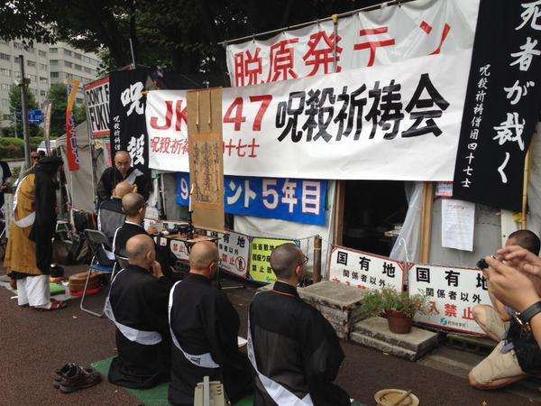 安倍首相を呪うため、僧侶達が呪殺祈祷僧団「JKS47」を結成