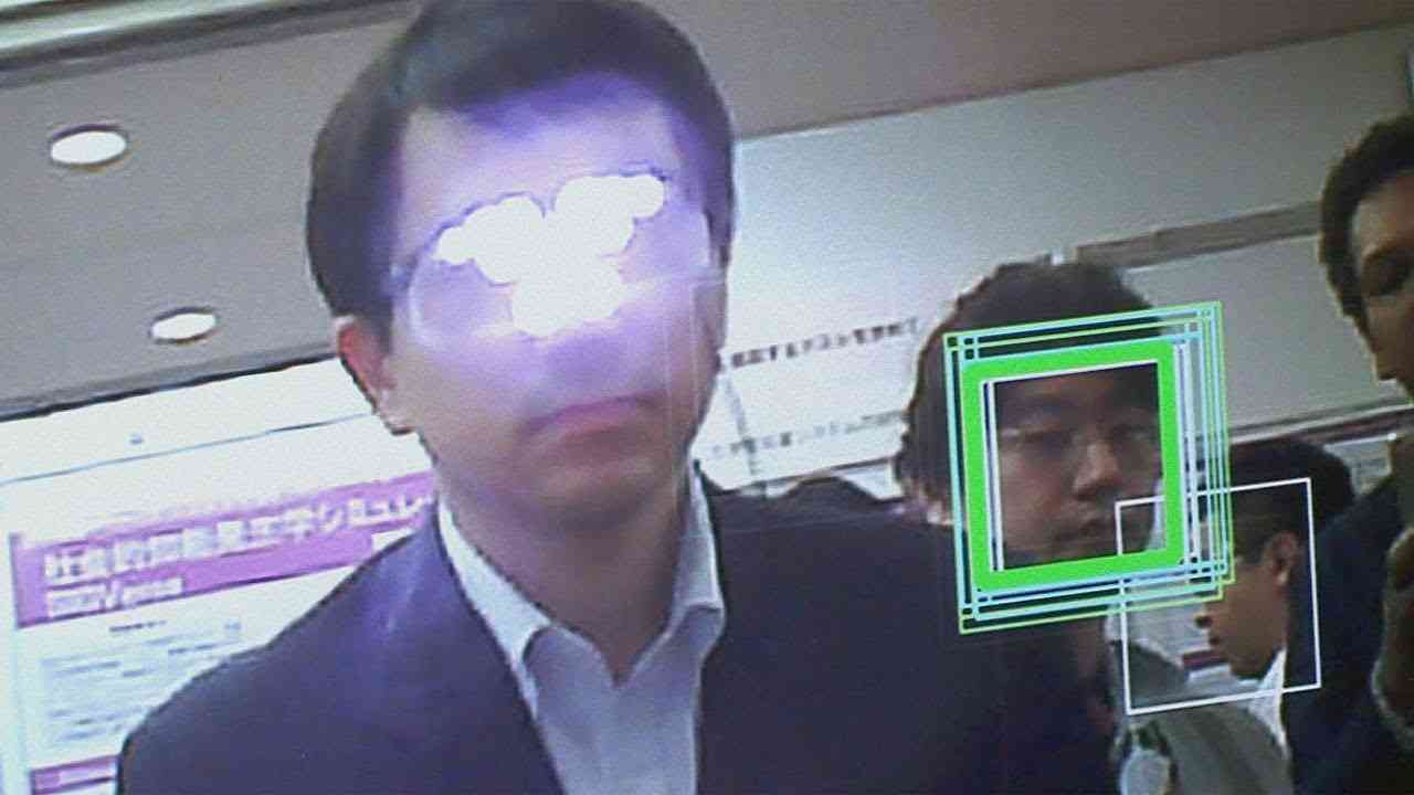 カメラの顔認識を阻害するプライバシーバイザー - YouTube