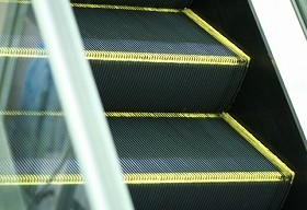 日本の「無言のプレッシャー」が怖い…「マナー違反」監視社会？