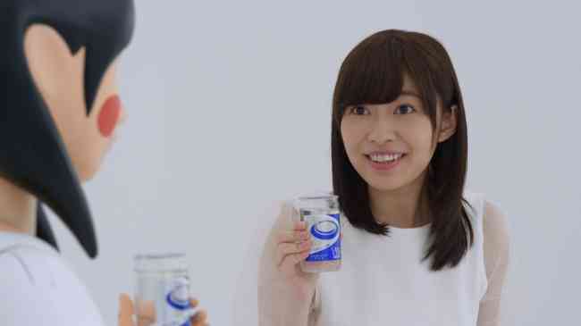 HKT48指原莉乃、新相棒に満足♪CMで「サシコロボ」と共演