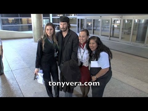 Keanu Reeves so good with his fans - YouTube