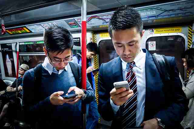 通勤中に「スマホでエロ画像」どう思う？ マツコ・デラックスは「リアルさ」を問題視