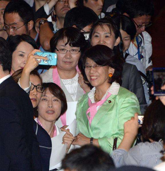 【安保採決】自民大沼瑞穂議員が民主津田弥太郎議員に引き倒されてるシーンが酷い(動画有)